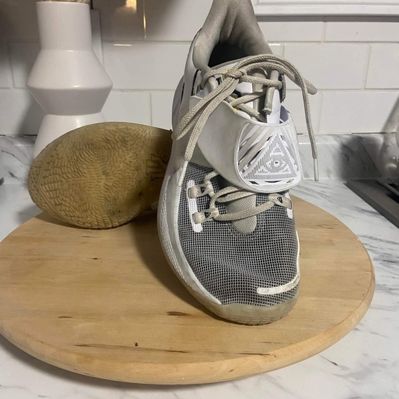 Nike Kyrie Low 3 'Eclipse' Size 10 - Picture 4 of 4